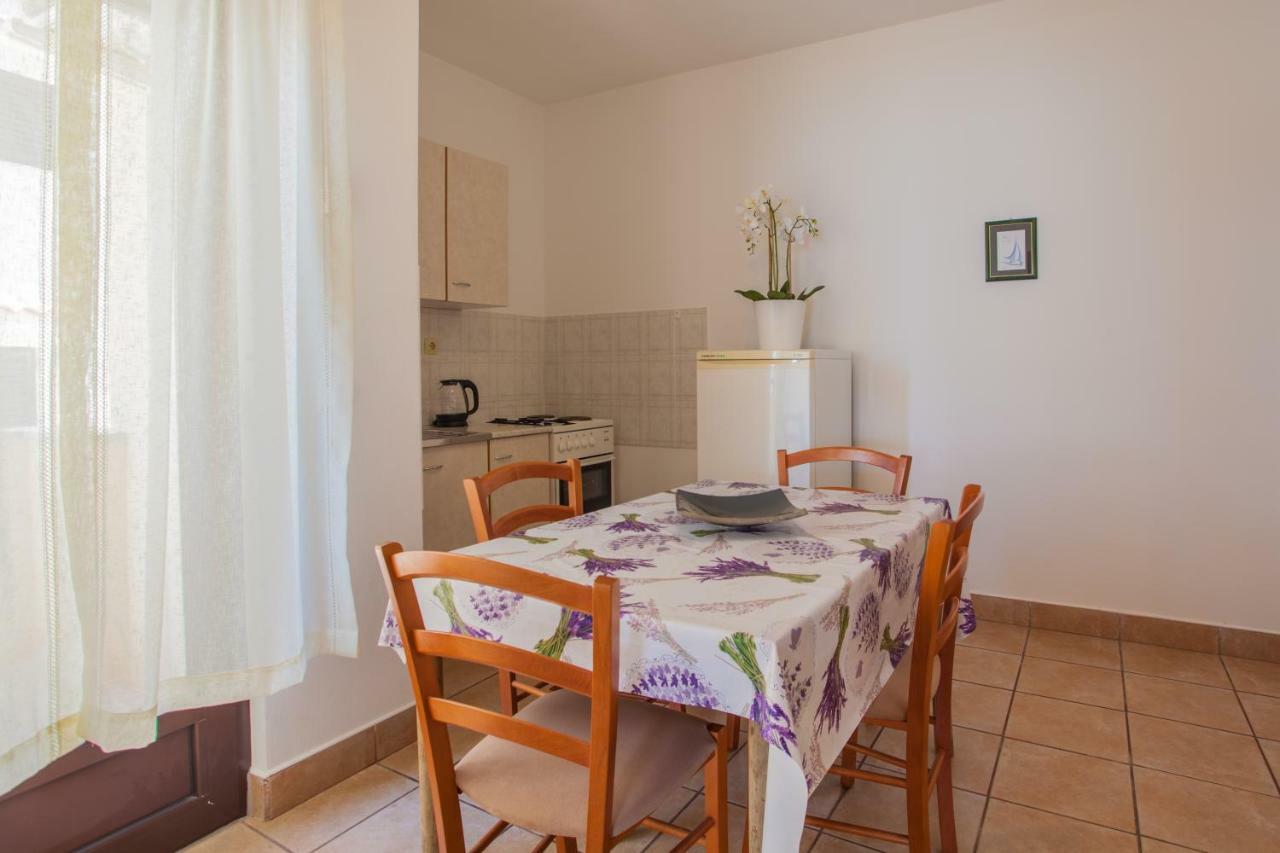 Apartment Apartmani Komesic *