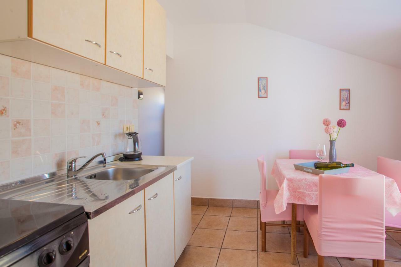 Apartmani Komesic Apartment