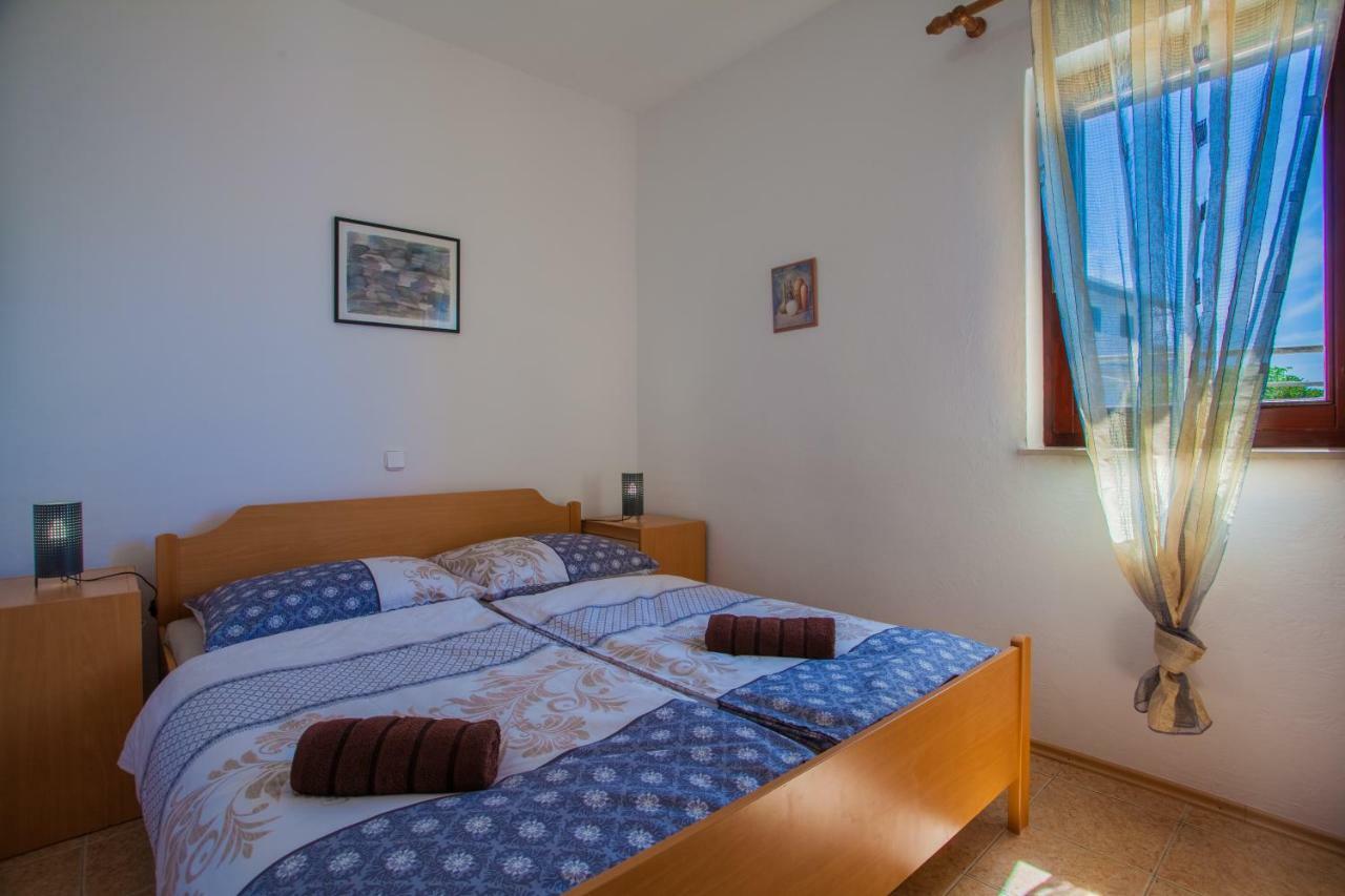 Apartmani Komesic Apartment *